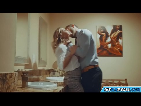 ❤️ Kui rinnakas blondiin võrgutab sind avalikus tualettruumis Pornovideo at et.xxxifuck.ru